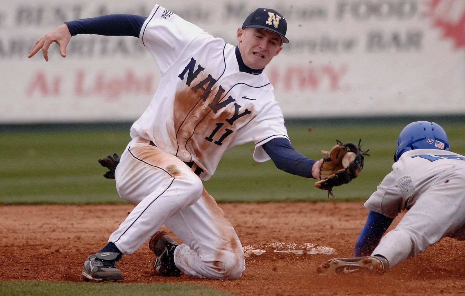 grass-baseball-glove-field-game-dirt-1354741-pxhere.com